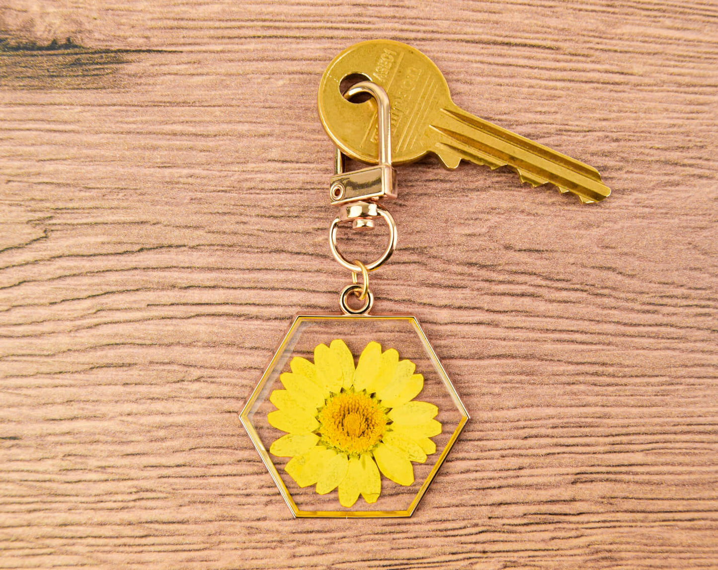 Yellow Daisy Resin Keyring | The Manchester Shop